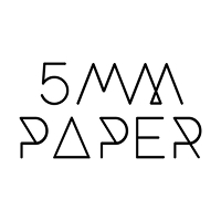Logo marki 5mm Paper – portugalskie akcesoria do domu z drewna i ceramiki, łączące minimalistyczny design z tradycyjnym rzemiosłem.